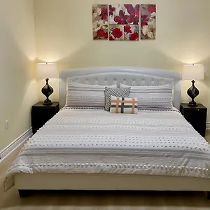  Holiday home Victoria Family Vacation - King Bed Private Yard Bbq Deck Gazebo - 4 Minutes To The Falls