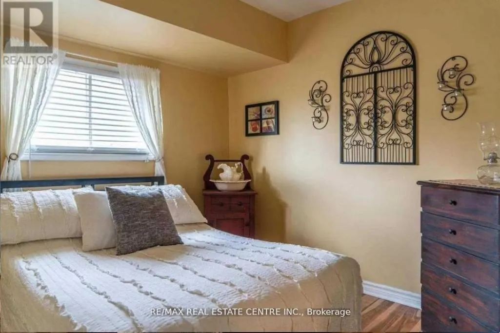 Ultra Close To Clifton Hill And The Falls & Wonderful Free Breakfast Delivered Daily Niagara Falls